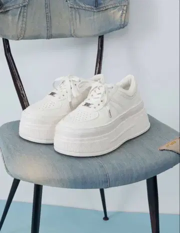 Darich 다리치 로고 밑창 스니커즈