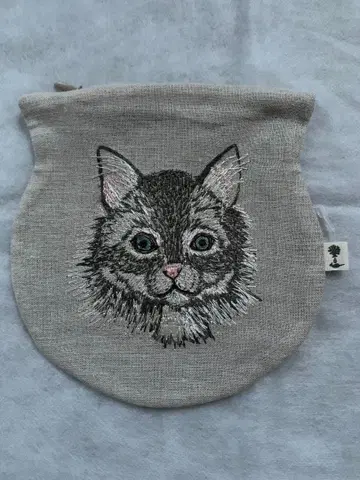 CORAL & TUSK 고양이 자수 파우치