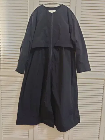 [ uncrave WHITE ] 나일론 롱 코트 블랙