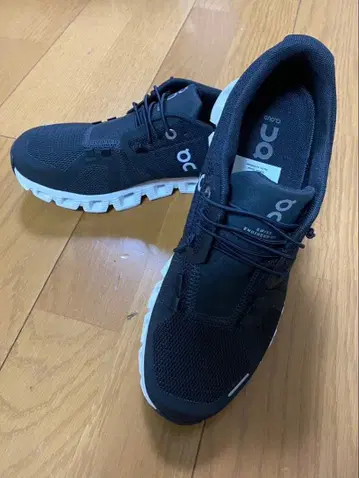 On Cloud 5 스니커즈 블랙 x 화이트