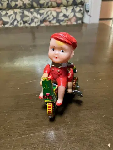 태엽 장치의 삼륜 자동차를 탄 남아 MADE IN CHINA 중고품