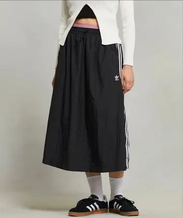 adidas 블랙 스트라이프 롱 스커트