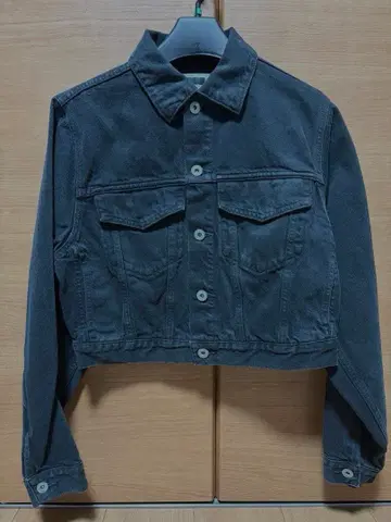 H beauty&youth 숏 기장 블랙 데님 자켓