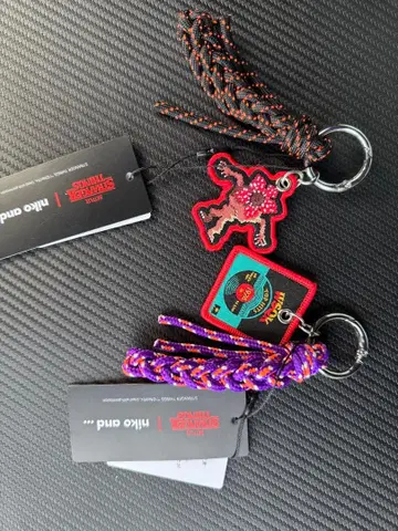 스트레인저 싱스 키링 2개 세트!