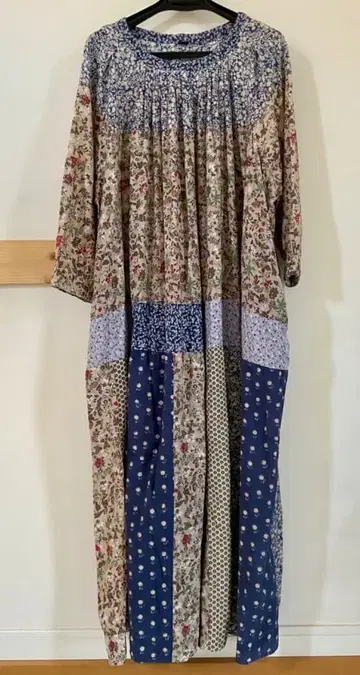 45R 카디의 작은 꽃 패치워크 드레스