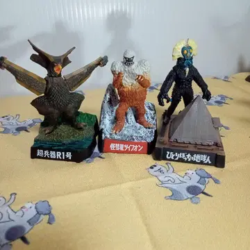 울트라맨 괴수 피규어 3체 세트