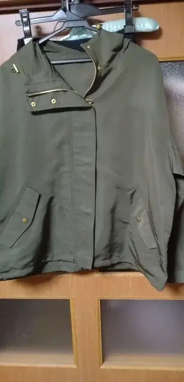 [ 새상품 미사용 ] 지유 마운틴 후드티 카키 L