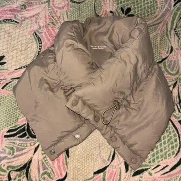 뷰티앤유스 베이지 다운 머플러