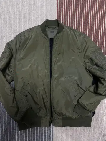 VANS MA-1 자켓 올리브