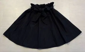 블랙 리본 포함 플레어 스커트 무릎 기장