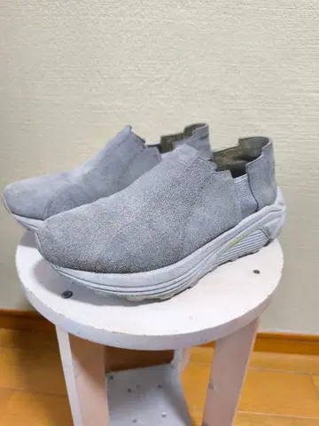 핸더 스킴 스니커즈 사이드 고어 스웨이드