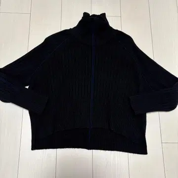 A 플러스 도쿄 하이넥 스웨터