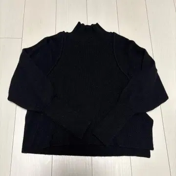 유나이티드 도쿄 하이넥 스웨터