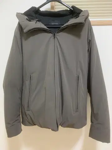 나노 유니버스 (L 사이즈) 그레이 다운 자켓 후드 부착