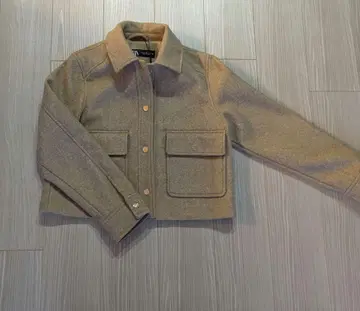 택 포함 새상품 ZARA 베이지 크롭 자켓 XS 골드 버튼