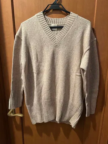 [미사용 새상품 정가 27000엔] 베이지 긴팔 니트 스웨터 사이즈 38