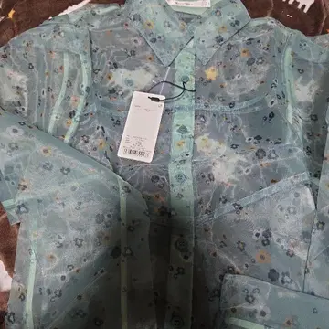 스카이블루 꽃무늬 반팔 셔츠 FREE 사이즈