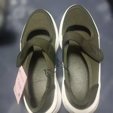 새상품 워크맨 구름 위 루프리스 올리브 벨크로 테이프 스니커즈 L