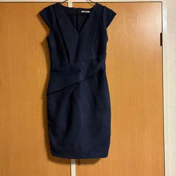 네이비 V넥 타이트 핏 원피스