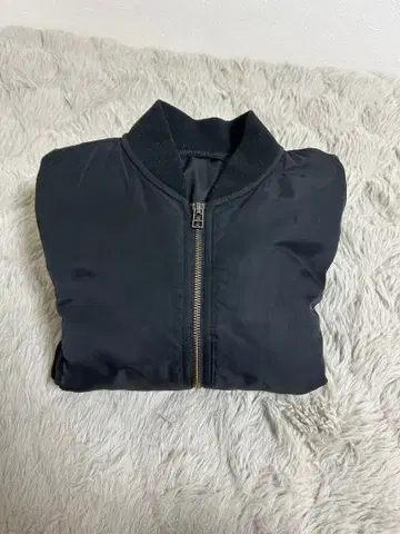 블랙 봄버 자켓 충전솜