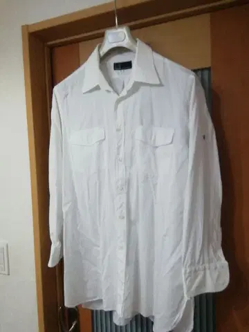 Dunhill 던힐 화이트 긴팔 셔츠 가슴 포켓 부착