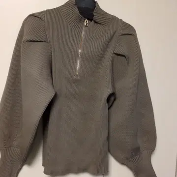 지퍼 하이넥 리브 스웨터