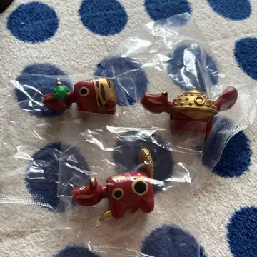 빨간색 동물 캡슐 토이 3개 세트