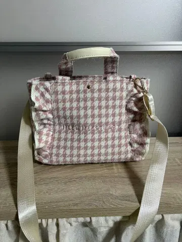 JILLSTUART 프릴 달린 체크 무늬 숄더백