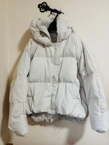 라 토탈리테 미착용 후드 부착 화이트 다운 자켓