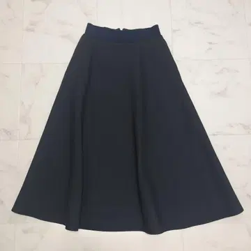 엠프리미어 블랙 조젯 백 지퍼 롱 스커트 네이비 34