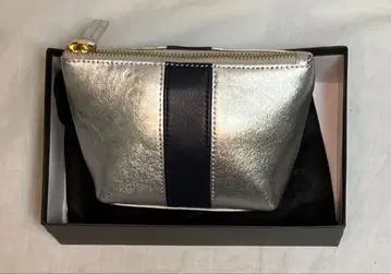 이탈리아 가죽 실버와 네이비 파우치