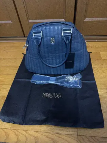 muta 네이비 백