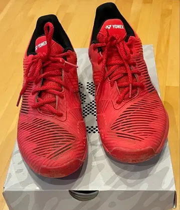 YONEX 레드 테니스화