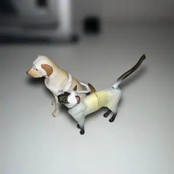 개와 고양이 피규어 세트