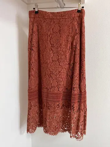 나노 유니버스 레이스 스커트 포멀 이에나, 저널 스탠다드