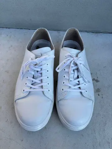 닥터 마틴 화이트 스니커즈 EU43