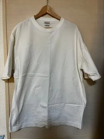 화이트 코튼 반팔 티셔츠