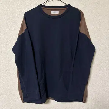 네이비와 브라운의 긴팔 트레이닝복