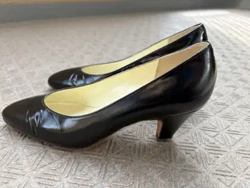 긴자 카네마츠 에나멜 펌프스