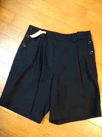 MHL. 마가렛호웰 울코튼 턱 숏팬츠