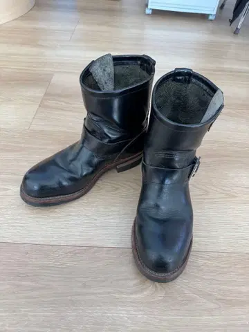 레드윙 블랙 가죽 숏 엔지니어 부츠