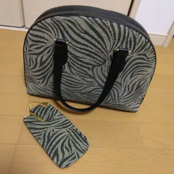 제브라 패턴 핸드백과 파우치 세트