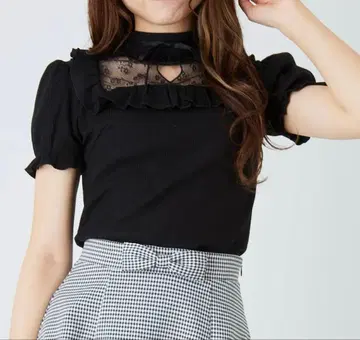 Ank Rouge 앙크루즈 레이스 절개 하트 파낸 상의