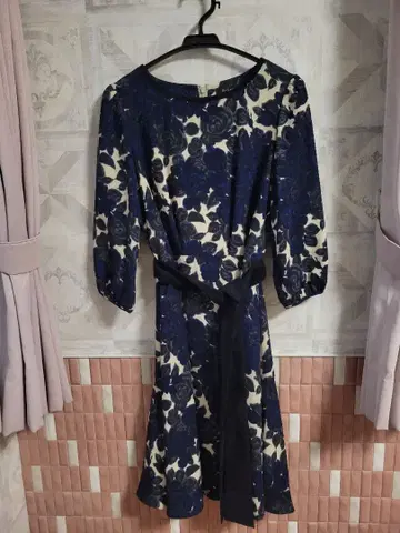 꽃무늬 7부 소매 플레어 원피스 네이비