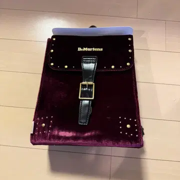 새상품급 Dr.Martens 미니 백팩 벨벳 백팩 보르도