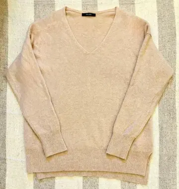 새상품급 캐시미어 100 저널 스탠다드 V넥 니트 베이지