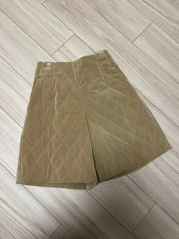 야마다야 Vin 베이지 퀼팅 숏팬츠