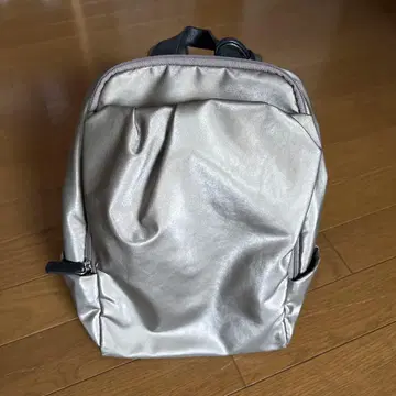 실버 심플 백팩
