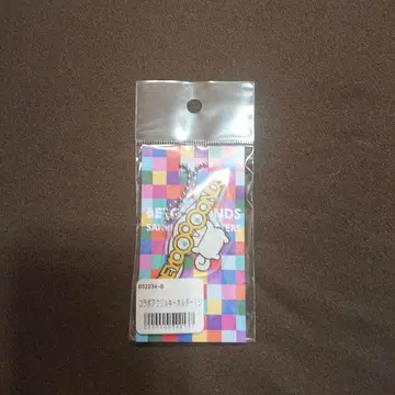 새상품 산리오 콜라보 아크릴 키링 시나모롤 BEYOOOOONDS