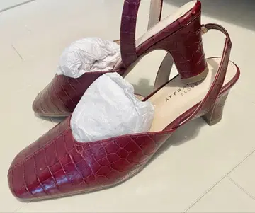 버건디 크로커다일 패턴 슬링백 펌프스